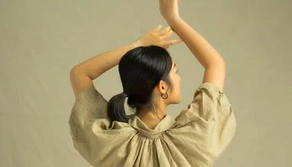 17c深度揭秘：内幕风波背后，主持人在酒吧后巷的角色疯狂令人意外描述：本文带你走进17c世界的深层内幕，揭示主持人在酒吧后巷中扮演的复杂角色和隐藏的秘密。真实故事、鲜为人知的细节，让你大开眼界，感受到幕后风云的真相。关键词：17c，内幕揭密，主持人，酒吧后巷，角色揭秘，风波背后，秘密事件
